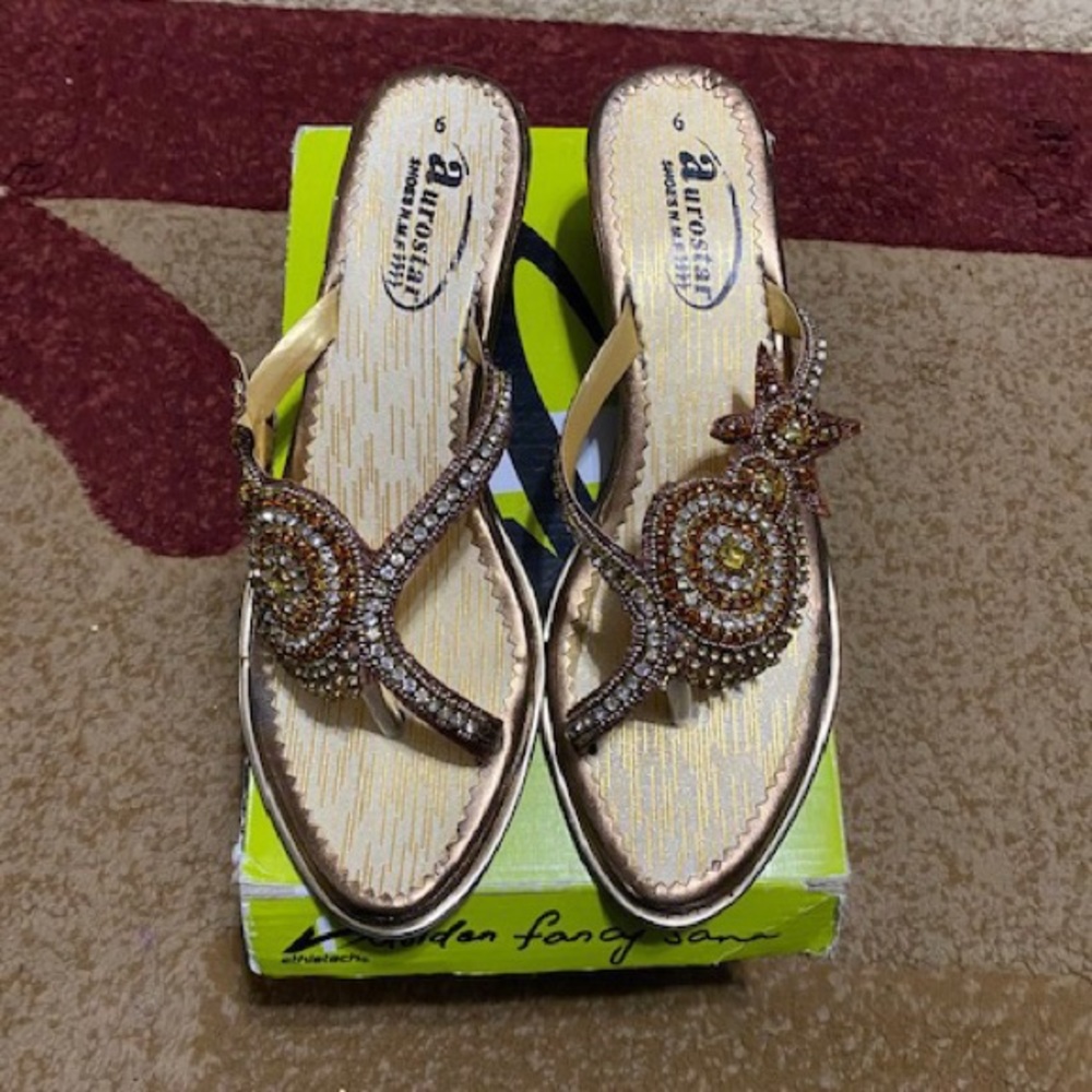 Women’s thong sandals